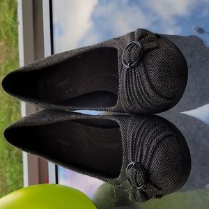 Wide-Width Shoes Black Houndstooth Check; 7.5W